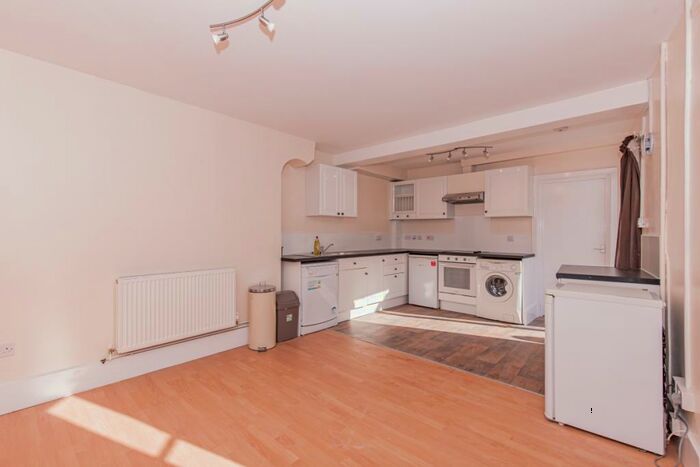 5 Bedroom End Of Terrace House To Rent In Barnet Street, East Oxford, OX4