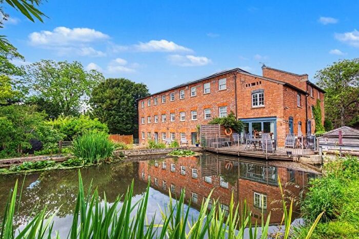 3 Bedroom Flat To Rent In Dandridges Mill, East Hanney, OX12