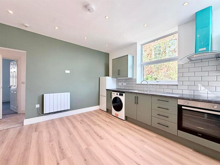 2 Bedroom Apartment To Rent In Station Road, Beeston, Nottingham, NG9