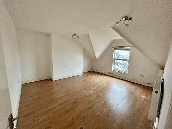 1 Bedroom Flat To Rent In Balmoral Road, Gillingham, ME7