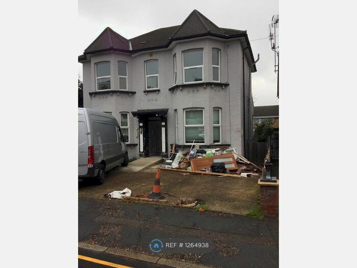 Studio To Rent In Ethelburga Road, Romford RM3