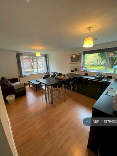 5 Bedroom Flat To Rent In Merchiston Gardens, Edinburgh, EH10