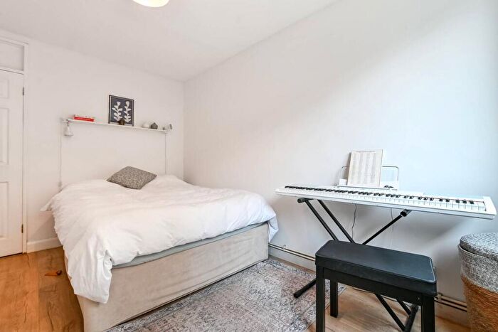 1 Bedroom Flat For Sale In St Peters Way, De Beauvoir Town, London, N1