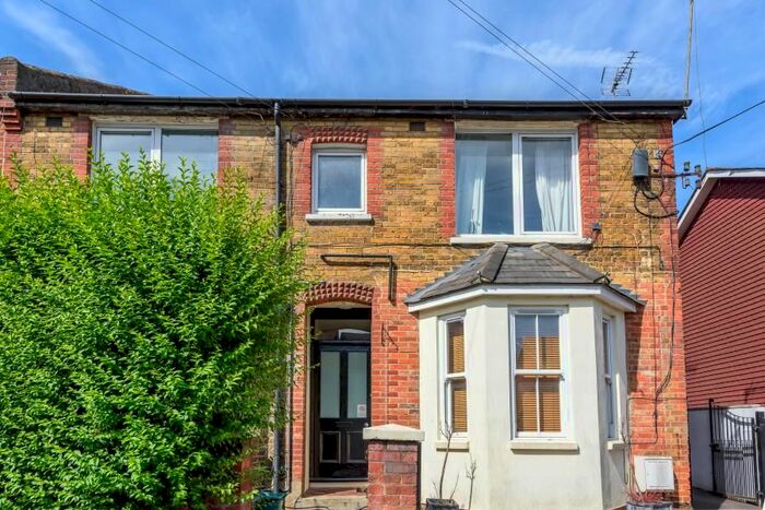 1 Bedroom Flat To Rent In Ludlow Road, Guildford, GU2