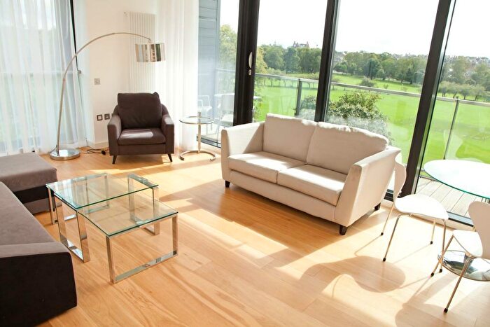 2 Bedroom Flat To Rent In Simpson Loan, Old Town, Edinburgh, EH3