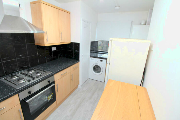 2 Bedroom Flat To Rent In Nicholas Court, Burnt Ash Hill, Lee, SE12