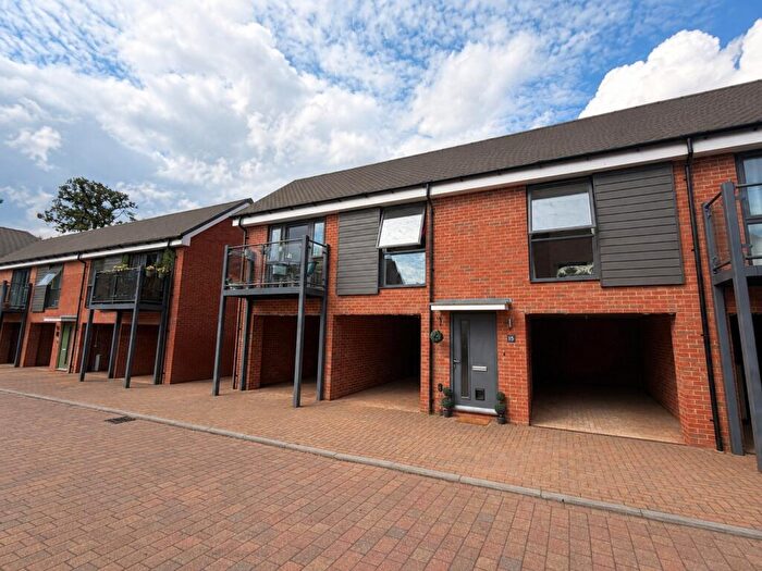 2 Bedroom Coach House For Sale In Churchill Way, Bordon, Hampshire, GU35