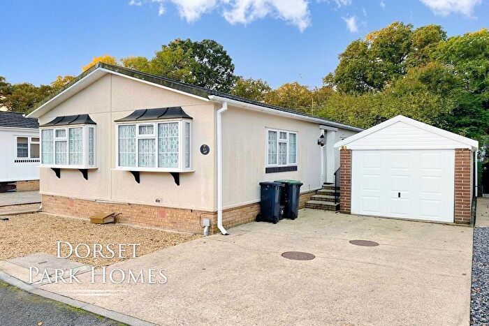 2 Bedroom Park Home For Sale In Dewlands Park, Verwood, Dorset, BH31