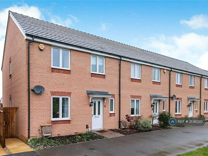 3 Bedroom End Of Terrace House To Rent In Falcon Way, Bracknell, RG12