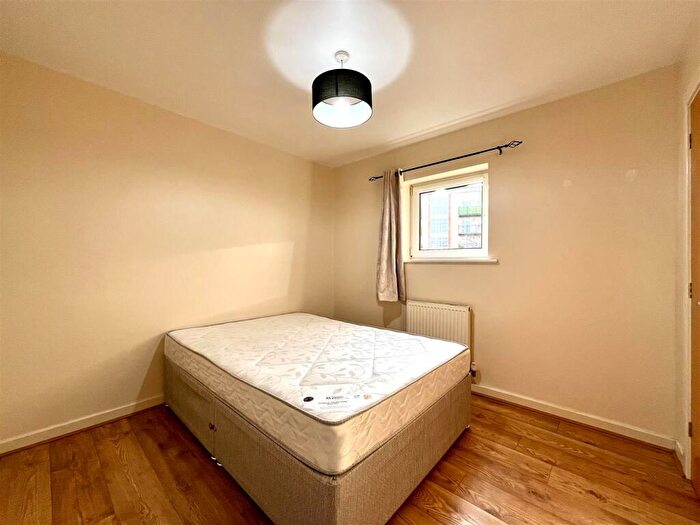 2 Bedroom Apartment To Rent In Wharf Road, Sale, M33