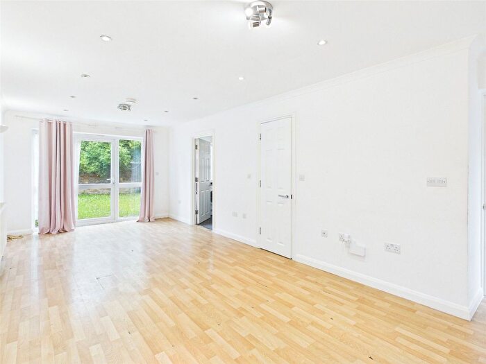 4 Bedroom Semi-Detached House To Rent In Mandeville Road, Middlesex, TW7