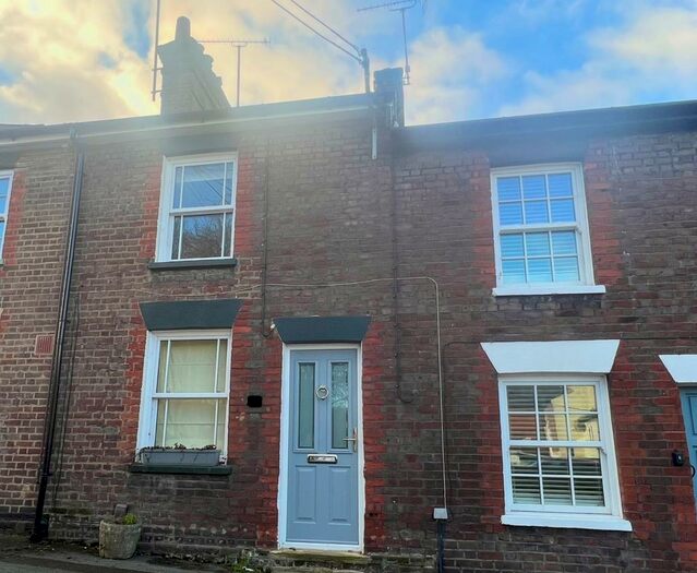 2 Bedroom Cottage To Rent In Henry Street, Tring, HP23