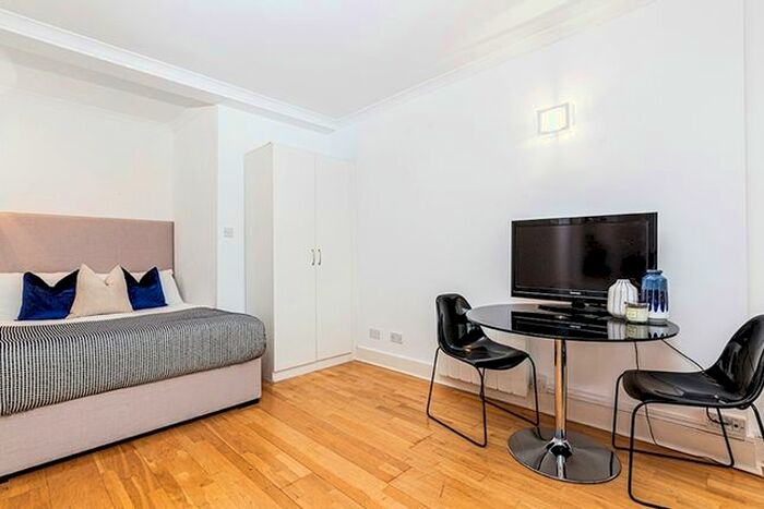 1 Bedroom Flat To Rent In Hill Street, London, W1J
