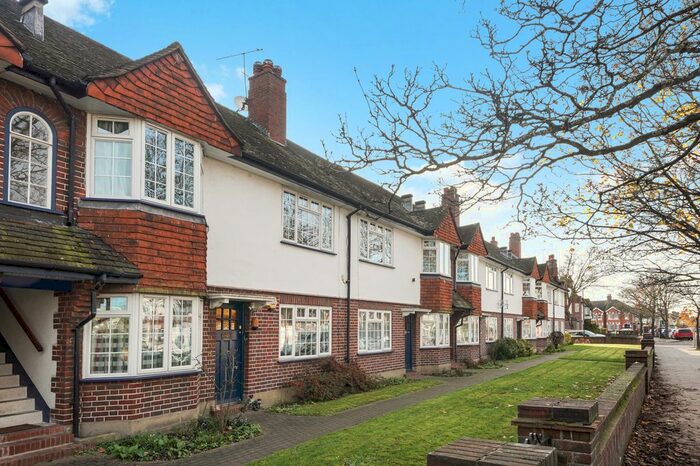 2 Bedroom Flat To Rent In Windmill Court, Windmill Road, London, W5