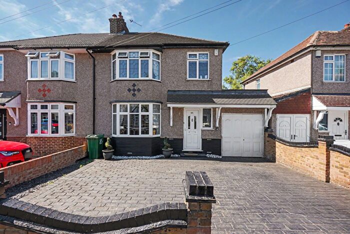 3 Bedroom Semi-Detached House For Sale In Haslemere Road, Bexleyheath, DA7