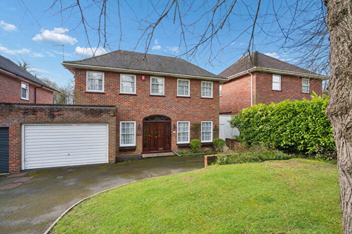 4 Bedroom Link Detached House For Sale In The Avenue, Northwood, Middlesex, HA6