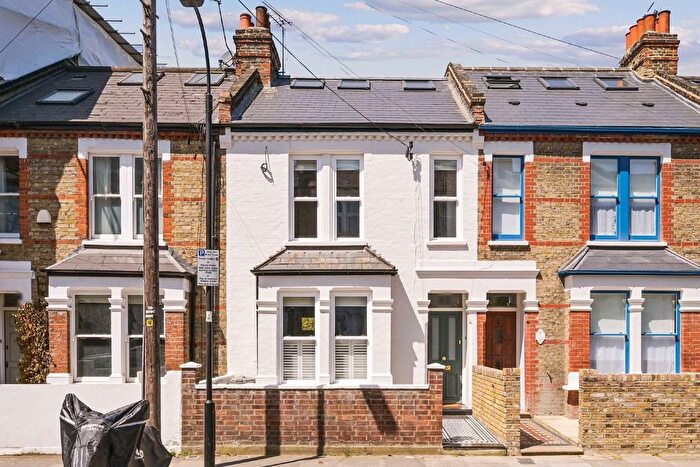 4 Bedroom Flat To Rent In Percy Road, London, W12