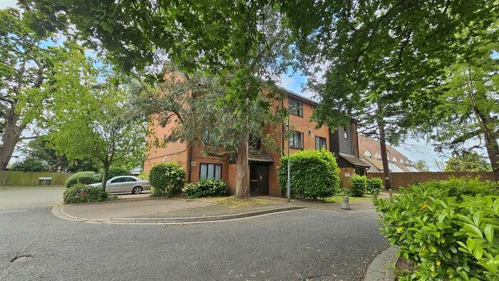 Studio To Rent In Acorn Grove, Hayes, UB3