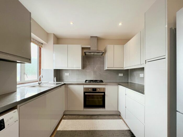 2 Bedroom Flat To Rent In Prestwood Avenue, Queensbury, Harrow, HA3