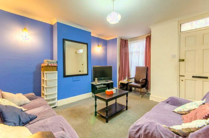 2 Bedroom End Of Terrace House To Rent In Coleridge Road, London, , North Finchley, London, N12