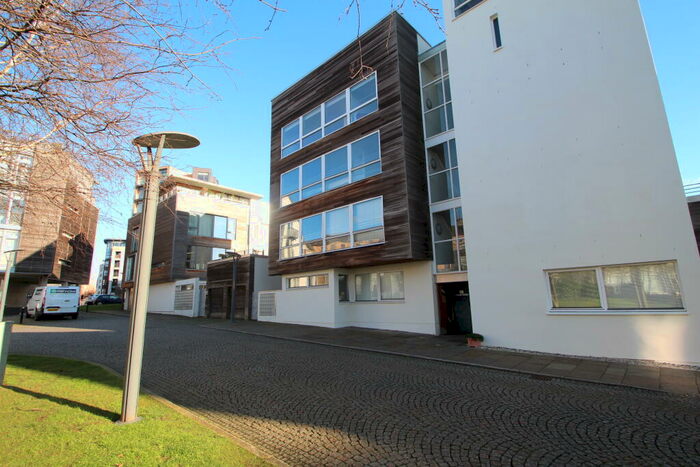 2 Bedroom Apartment To Rent In Lanark Street, Saltmarket, G1
