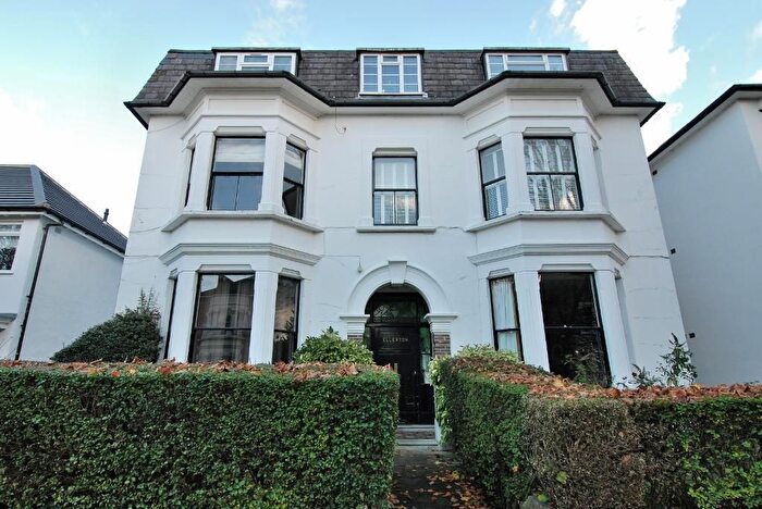 2 Bedroom Flat To Rent In Ellerton Court, Avenue Crescent, Acton, London, W3