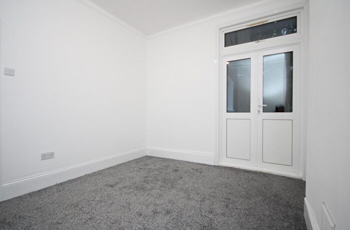 2 Bedroom Flat To Rent In Dongola Road, Seven Sisters, N17