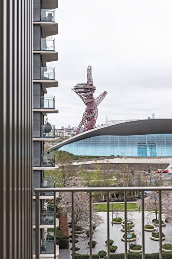 3 Bedroom Flat To Rent In Westfield Avenue, Stratford, London, E20