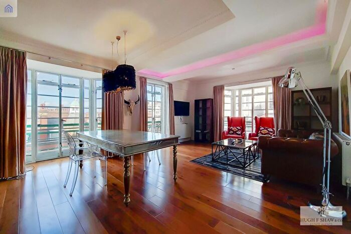 3 Bedroom Flat To Rent In Dorset House, Gloucester Place, London, NW1