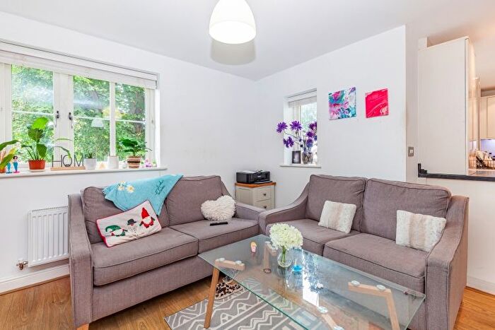 2 Bedroom Flat To Rent In Beauchamp Lane, Cowley, OX4