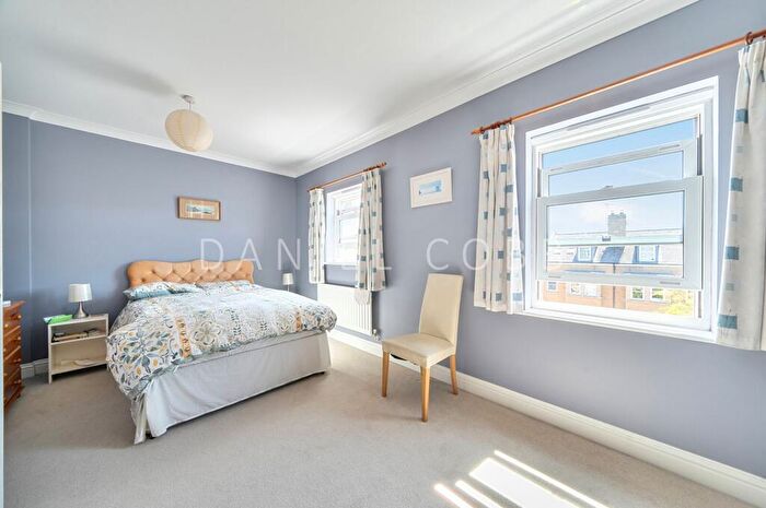 4 Bedroom Terraced House For Sale In Sullivan Road, London, SE11 - Photo 11