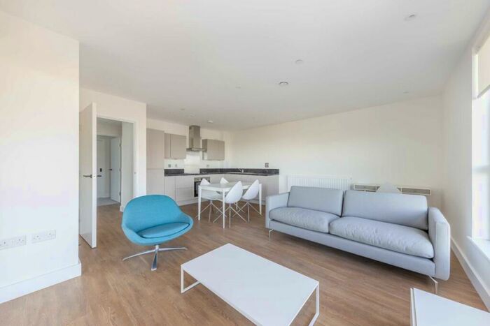 2 Bedroom Flat To Rent In Union Way, Willesden Junction, NW10