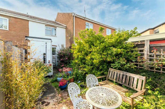 2 Bedroom House For Sale In Cambridge Drive, Otley, West Yorkshire, LS21