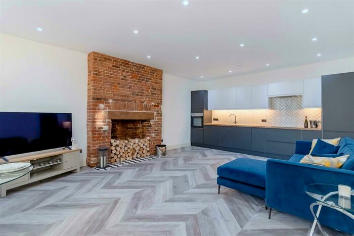 2 Bedroom Flat To Rent In Heene Terrace, Worthing, BN11