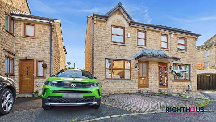 3 Bedroom Semi Detached House For Sale In Clydesdale Drive, Bradford, BD6
