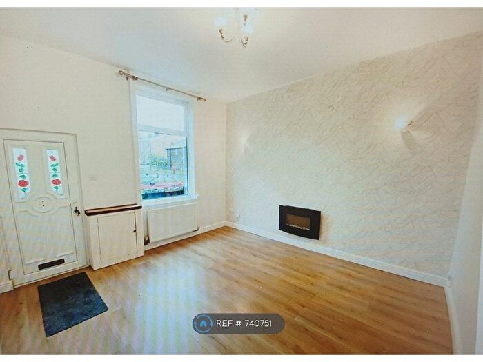 2 Bedroom End Of Terrace House To Rent In Cambridge Street, Stalybridge, SK15