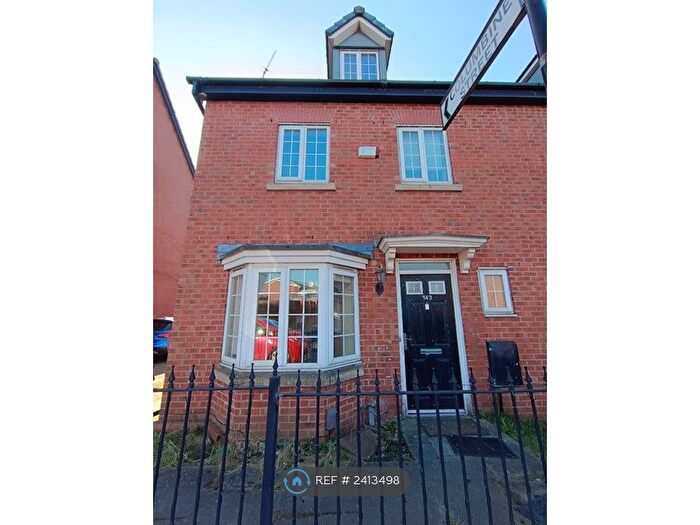 4 Bedroom Semi-Detached House To Rent In Ogden Lane, Manchester, M11