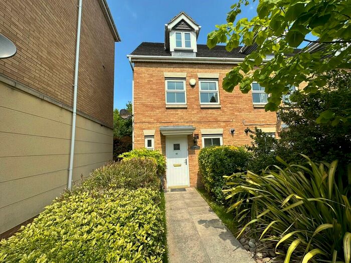 3 Bedroom Semi-Detached House To Rent In Windermere Avenue, RM19