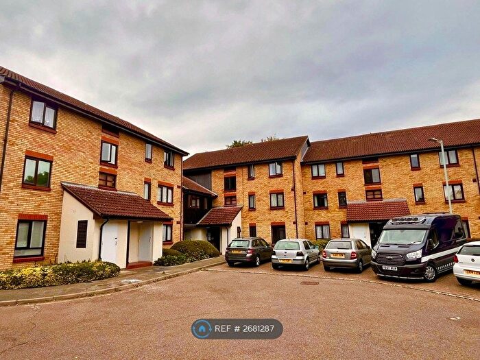 1 Bedroom Flat To Rent In King Arthur Court, Cheshunt, EN8