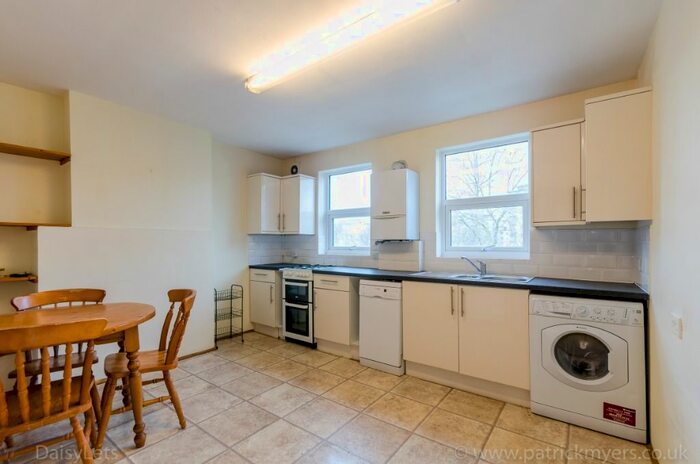 3 Bedroom Flat To Rent In Brookmill Road, Deptford, London, SE8