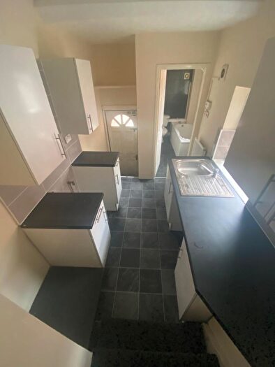 3 Bedroom Flat To Rent In Northbourne Street, Gateshead, Tyne And Wear, NE8