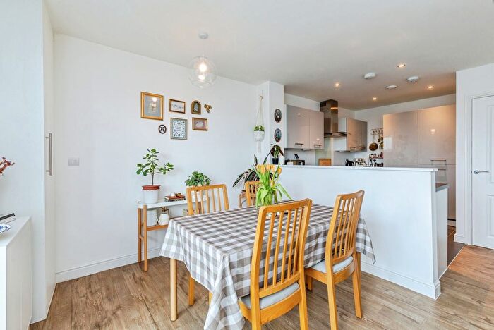 2 Bedroom Flat For Sale In Crusade Way, Rochester, Kent, ME2