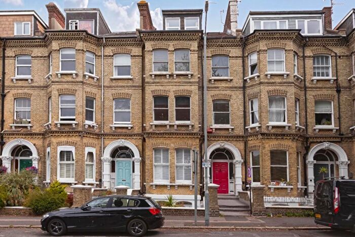 2 Bedroom Apartment For Sale In Cromwell Road, Hove, BN3