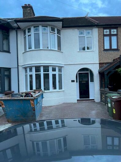 4 Bedroom Terraced House To Rent In Beccles Drive, Essex, IG11