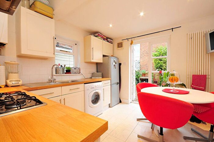 2 Bedroom Flat To Rent In Thames Road, Strand On The Green, Strand On The Green, London, W4