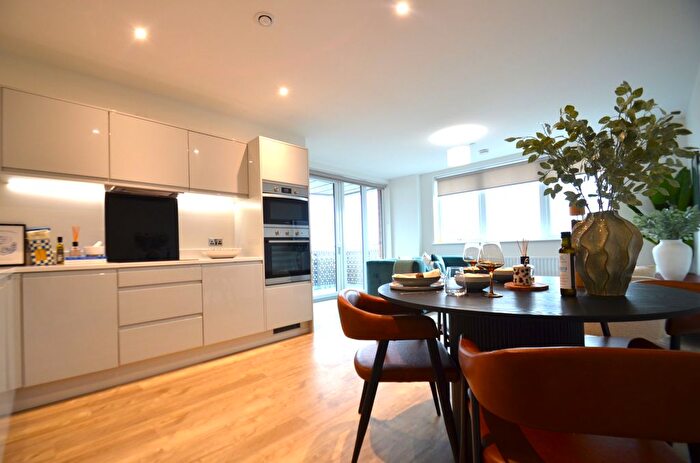 2 Bedroom Flat To Rent In Elmsleigh Road, Staines-Upon-Thames, TW18