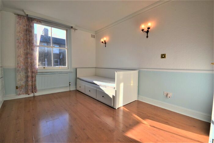 Studio To Rent In Croxley Road, Queens Park, Maida Hill, London W9