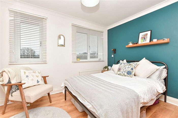 2 Bedroom Semi-detached House For Sale In Copperfields, Fetcham, Surrey, KT22