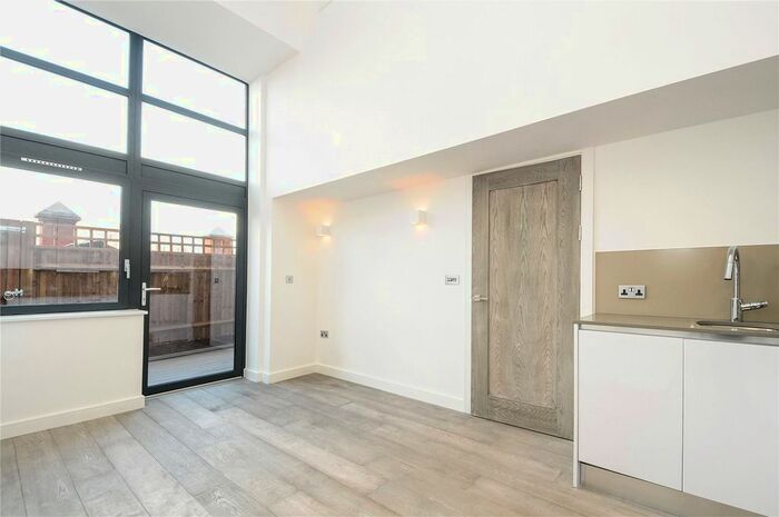 2 Bedroom Flat To Rent In Verona Apartments, Wellington Street, Slough, SL1