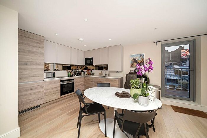 2 Bedroom Flat For Sale In Hermes Street, London, N1